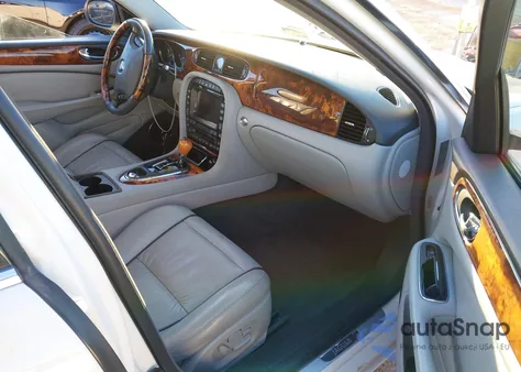 2007 Jaguar Xj8 from USA, damaged, VIN SAJWA71B17SH12746